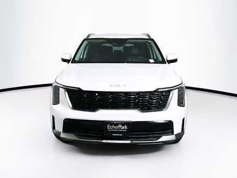 Used 2024 Kia Sorento S image 2