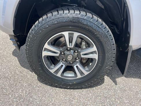 Used 2018 Toyota Tacoma TRD Sport AWD/4WD image 27