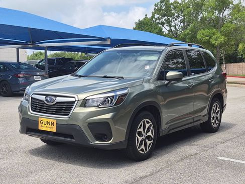 Used 2020 Subaru Forester Premium AWD/4WD image 7