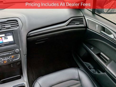 Used 2018 Ford Fusion SE w/ Equipment Group 201A FWD image 16