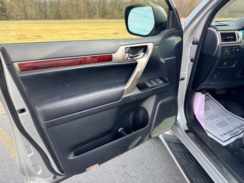 Used 2010 Lexus GX 460 image 9