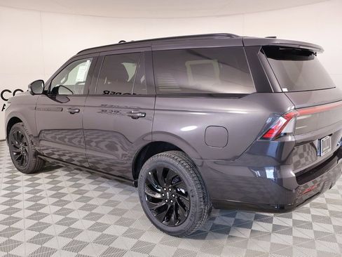 New 2026 Lincoln Navigator Reserve w/ Jet Appearance Package AWD/4WD image 24