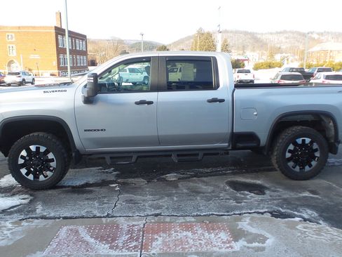 Used 2020 Chevrolet Silverado 2500 Custom w/ Custom Value Package image 6