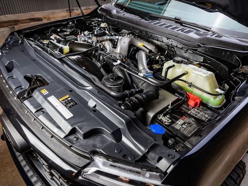 Used 2025 Ford F350 Lariat w/ Black Appearance Package image 40