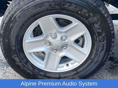 Used 2022 Jeep Gladiator Sport image 12