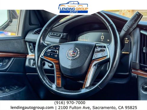 Used 2015 Cadillac Escalade Luxury AWD/4WD image 14