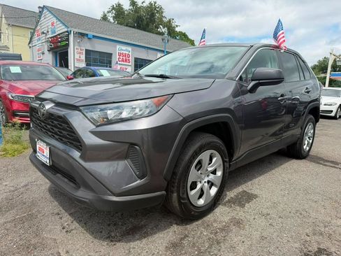 Used 2022 Toyota RAV4 LE AWD/4WD image 11