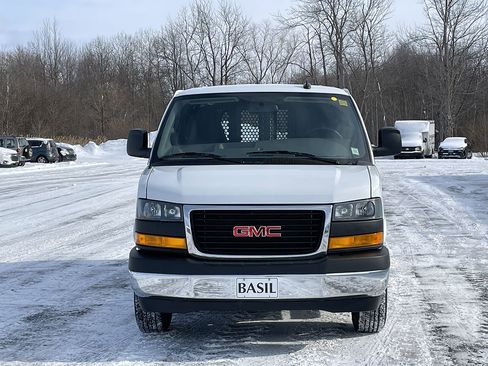 Used 2024 GMC Savana 2500 w/ Driver Convenience Package image 4
