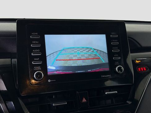 Used 2024 Toyota Camry SE image 18