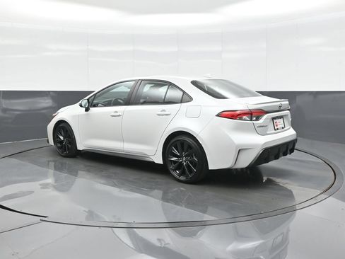Certified 2024 Toyota Corolla SE w/ SE Premium Package FWD image 5