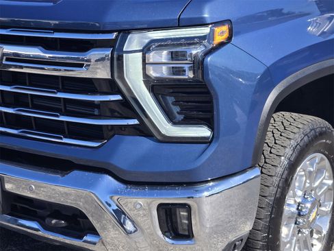 Used 2024 Chevrolet Silverado 2500 LTZ w/ LTZ Premium Texas Edition image 9