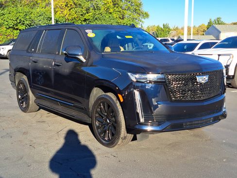 Used 2024 Cadillac Escalade ESV Sport w/ LPO, ONYX Package image 34