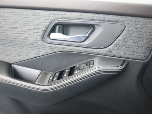 Used 2023 Nissan Rogue SV image 13