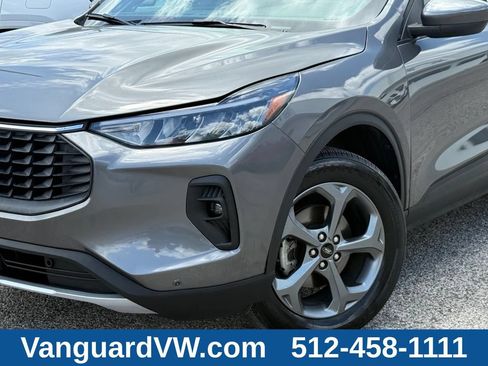 Used 2025 Ford Escape ST-Line Select AWD/4WD image 3