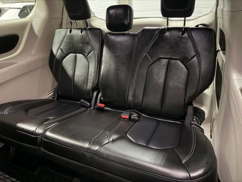 Used 2024 Chrysler Pacifica Touring-L w/ Road Tripper Package image 21