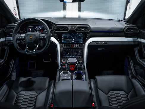Used 2022 Lamborghini Urus AWD/4WD image 20