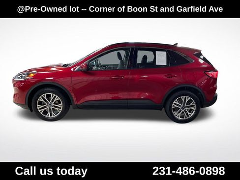 Used 2022 Ford Escape SEL w/ Technology Package AWD/4WD image 2