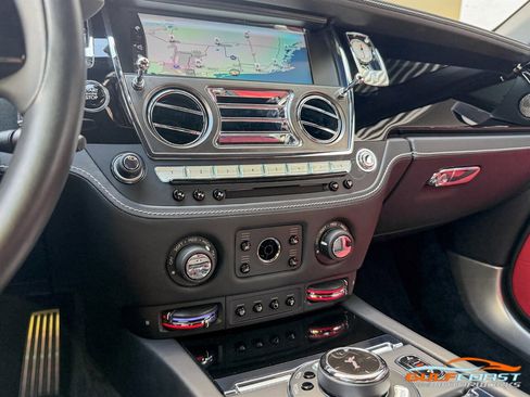 Used 2018 Rolls-Royce Wraith image 16