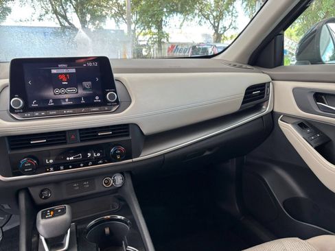 Used 2025 Nissan Rogue SV FWD image 35