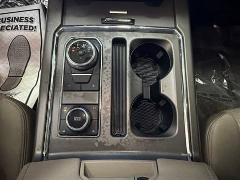Used 2018 Ford Expedition XLT AWD/4WD image 19