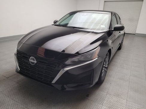 Used 2025 Nissan Altima 2.5 SV FWD image 15