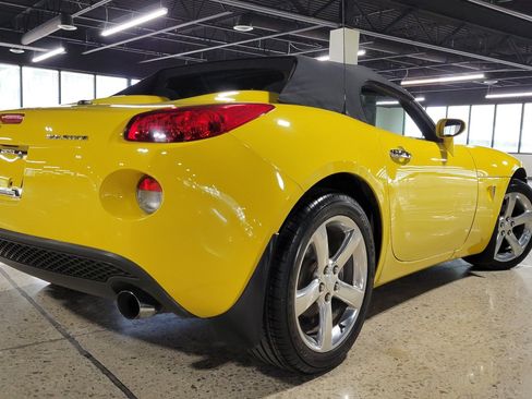 Used 2007 Pontiac Solstice Convertible w/ Premium Package RWD image 34