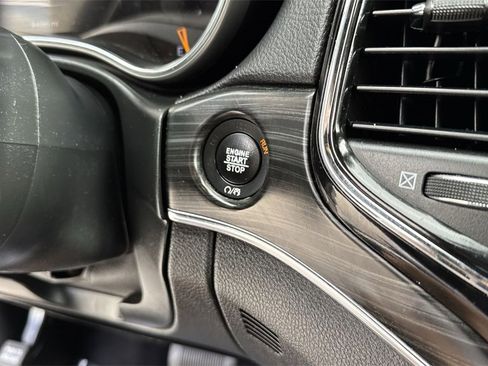 Used 2020 Jeep Grand Cherokee Limited w/ Luxury Group II image 57