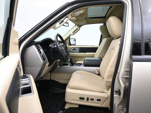 Used 2017 Ford Expedition EL XLT w/ Equipment Group 202A image 8