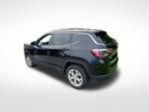 Used 2024 Jeep Compass Latitude AWD/4WD image 5