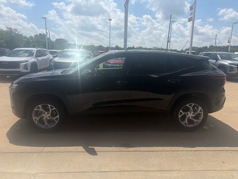 Used 2026 Chevrolet Trax LS w/ LS Convenience Package FWD image 2