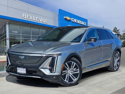 Used 2025 Cadillac Lyriq Luxury w/ LPO, Floor Liner Package AWD/4WD image 1