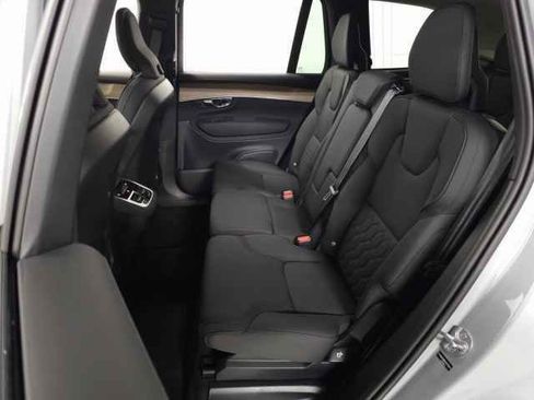 Certified 2025 Volvo XC90 B6 Plus image 33