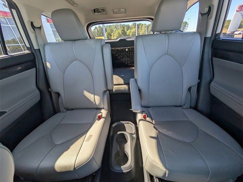 Used 2020 Toyota Highlander Limited image 23