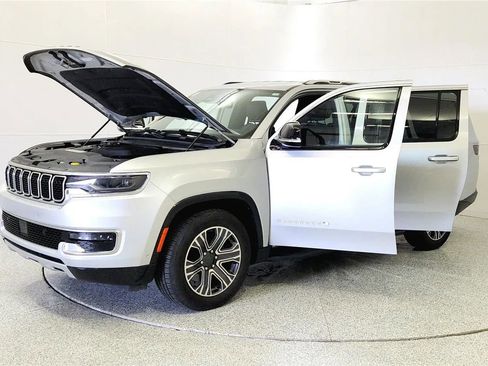 Used 2024 Jeep Wagoneer L Series II w/ Flexible Seating Group image 10