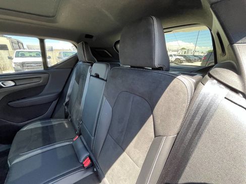 Used 2022 Volvo XC40 T5 R-Design w/ Advanced Package image 22