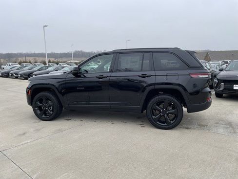 New 2025 Jeep Grand Cherokee Altitude image 2