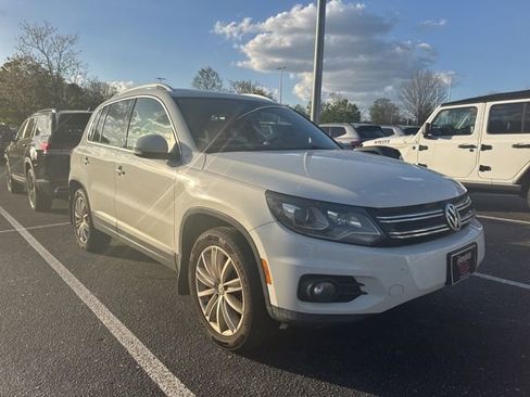 Used 2016 Volkswagen Tiguan SE image 4