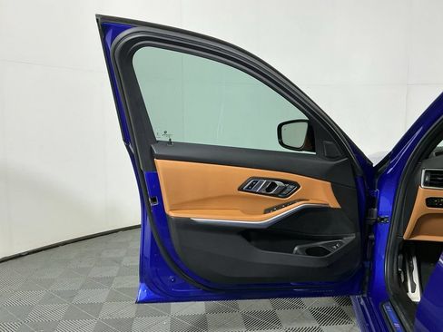 Used 2023 BMW 330i Sedan w/ M Sport Package RWD image 19