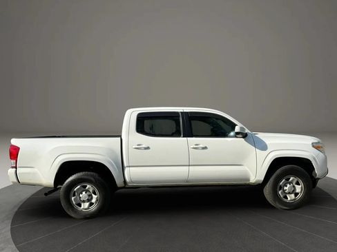Used 2017 Toyota Tacoma SR RWD image 10
