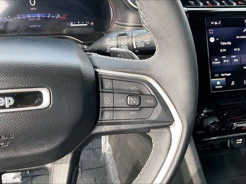 Used 2023 Jeep Grand Cherokee L Laredo image 18