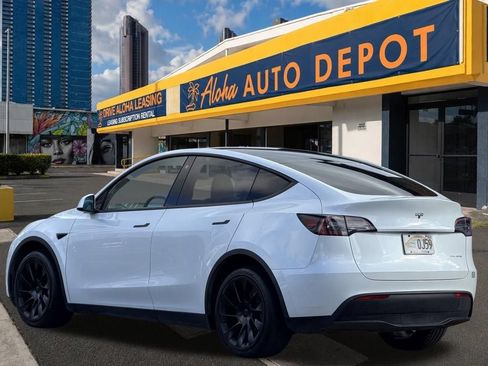 Used 2023 Tesla Model Y Long Range AWD/4WD image 3
