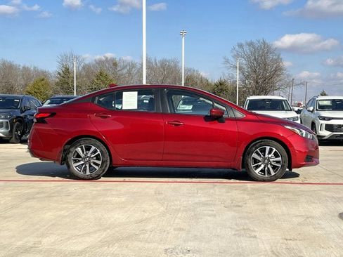 Used 2022 Nissan Versa SV image 7