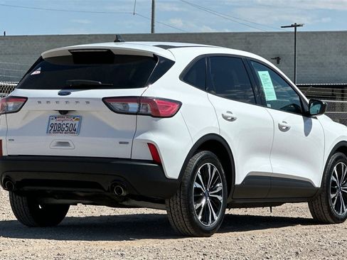Used 2022 Ford Escape SE w/ SE Sport Appearance Package image 4