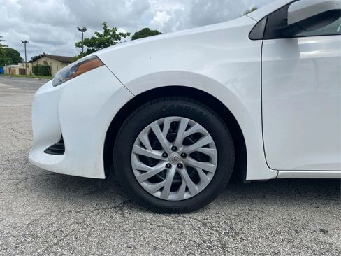 Used 2018 Toyota Corolla LE FWD image 15