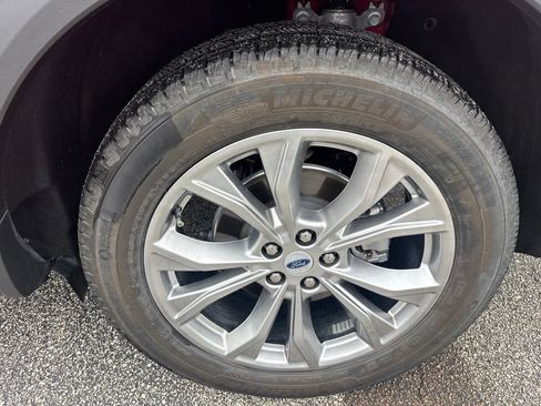 Used 2023 Ford Explorer XLT w/ Equipment Group 202A AWD/4WD image 14