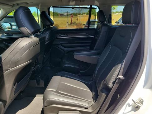 Used 2023 Jeep Grand Cherokee L Limited w/ Luxury Tech Group II RWD image 11