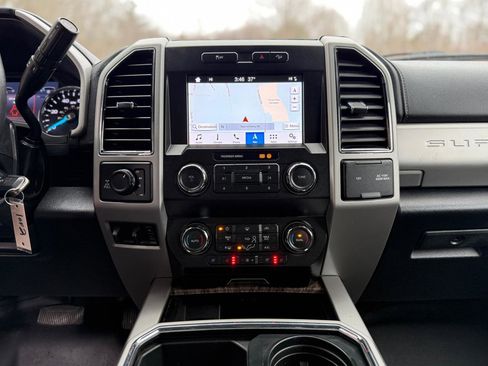 Used 2019 Ford F250 Lariat w/ Chrome Package image 18