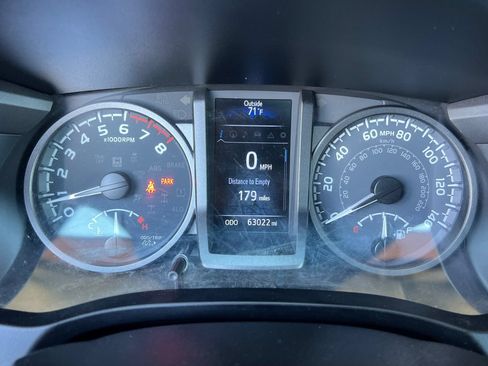 Used 2021 Toyota Tacoma TRD Off-Road w/ TRD Premium Off Road Package AWD/4WD image 24