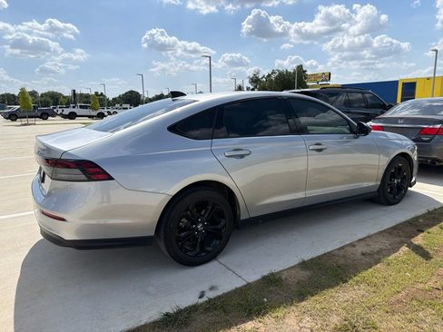 Used 2025 Honda Accord SE image 4