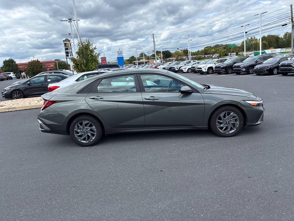 Used 2024 Hyundai Elantra SEL FWD image 6